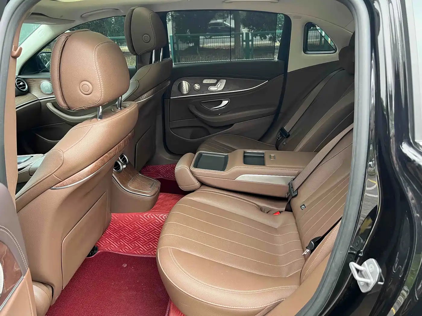 Mercedes-Benz E-Class 2023 E 300 L Luxury фото 13