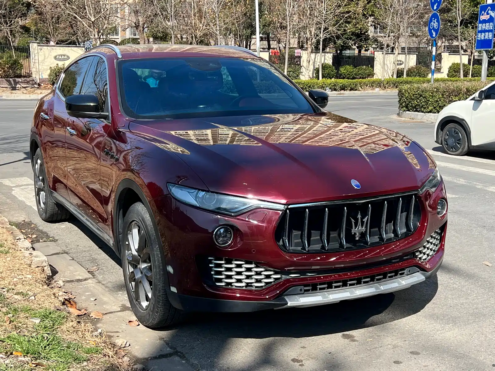 Photo 3 - Maserati Levante