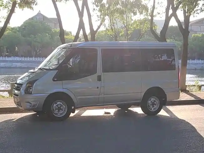 Ford New Generation Transit 2018 2019 2.2T Multi-function Short Wheelbase Medium-Low Roof 6-seat China VI