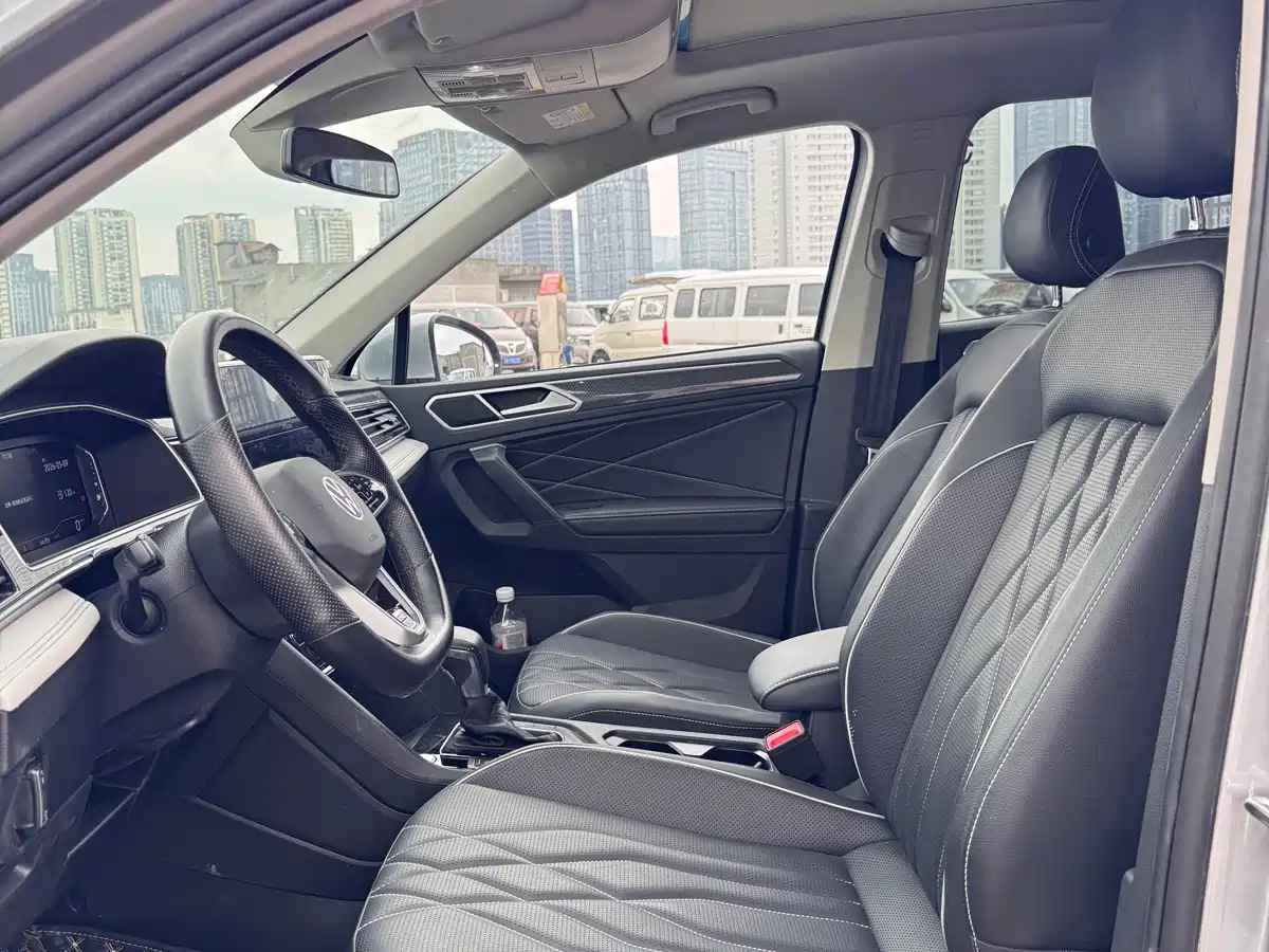 Volkswagen Tiguan L 2023 Facelift 330TSI Auto FWD R-Line Premium фото 12