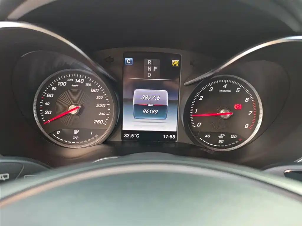 Mercedes-Benz GLC 2018 GLC 300 4MATIC Dynamic фото 12