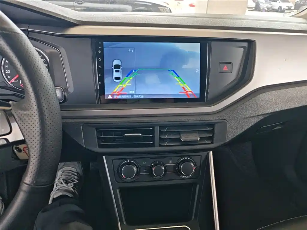Volkswagen Polo 2019 Plus 1.5L Automatic Panorama Enjoyment Edition фото 13