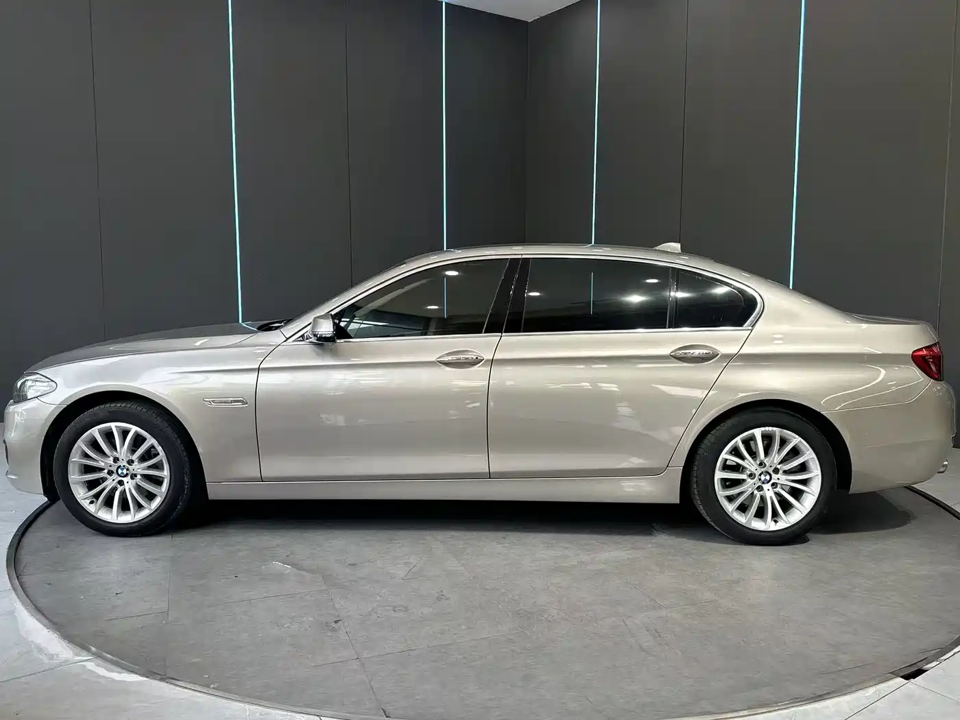 BMW 5 Series 2017 525Li Luxury Design Package фото 5