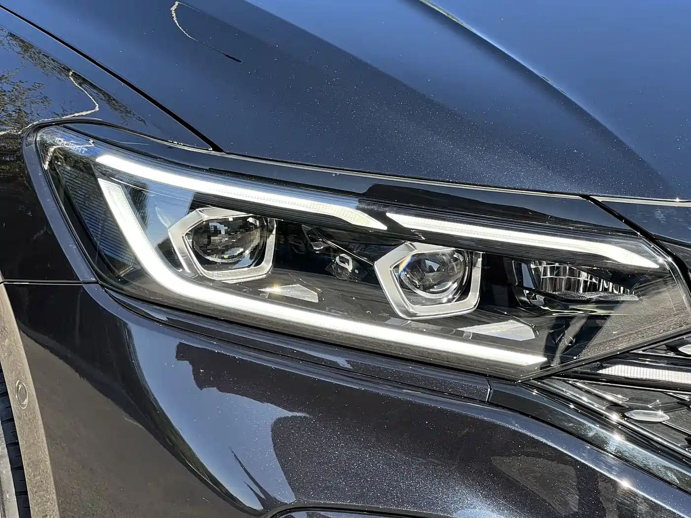 Volkswagen Passat 2022 330TSI Starlight Luxury Edition фото 8