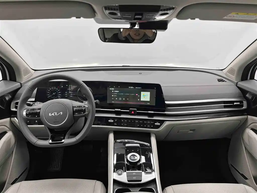 KIA LION PLATINUM EXPANDS THE WORLD