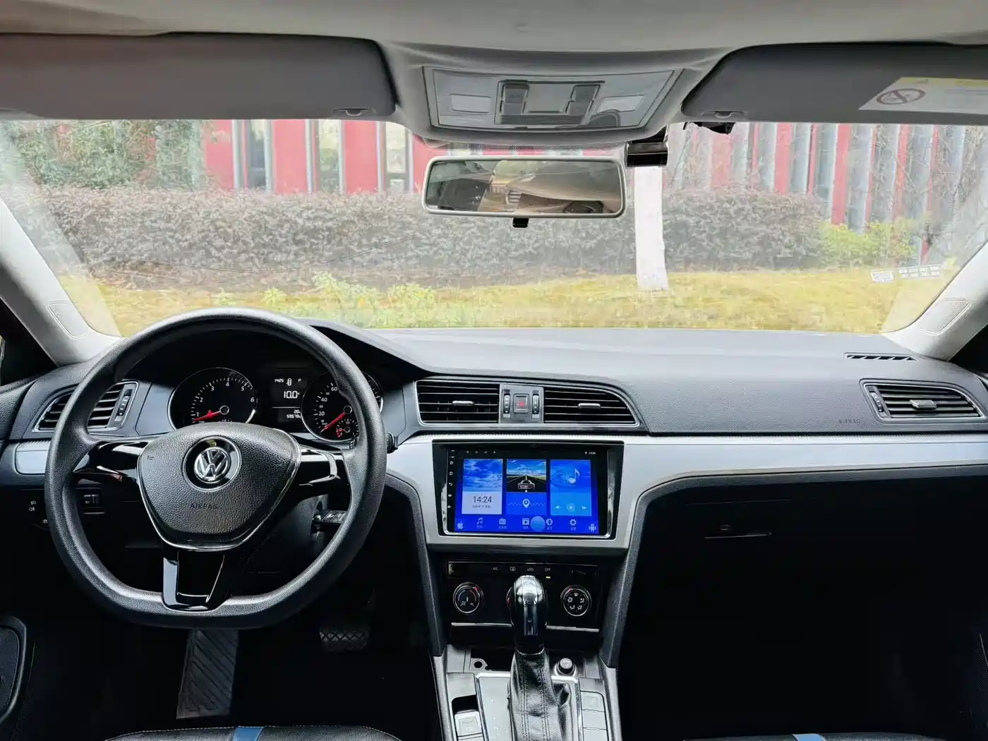 Volkswagen Lamando 2015 230TSI DSG Style фото 8