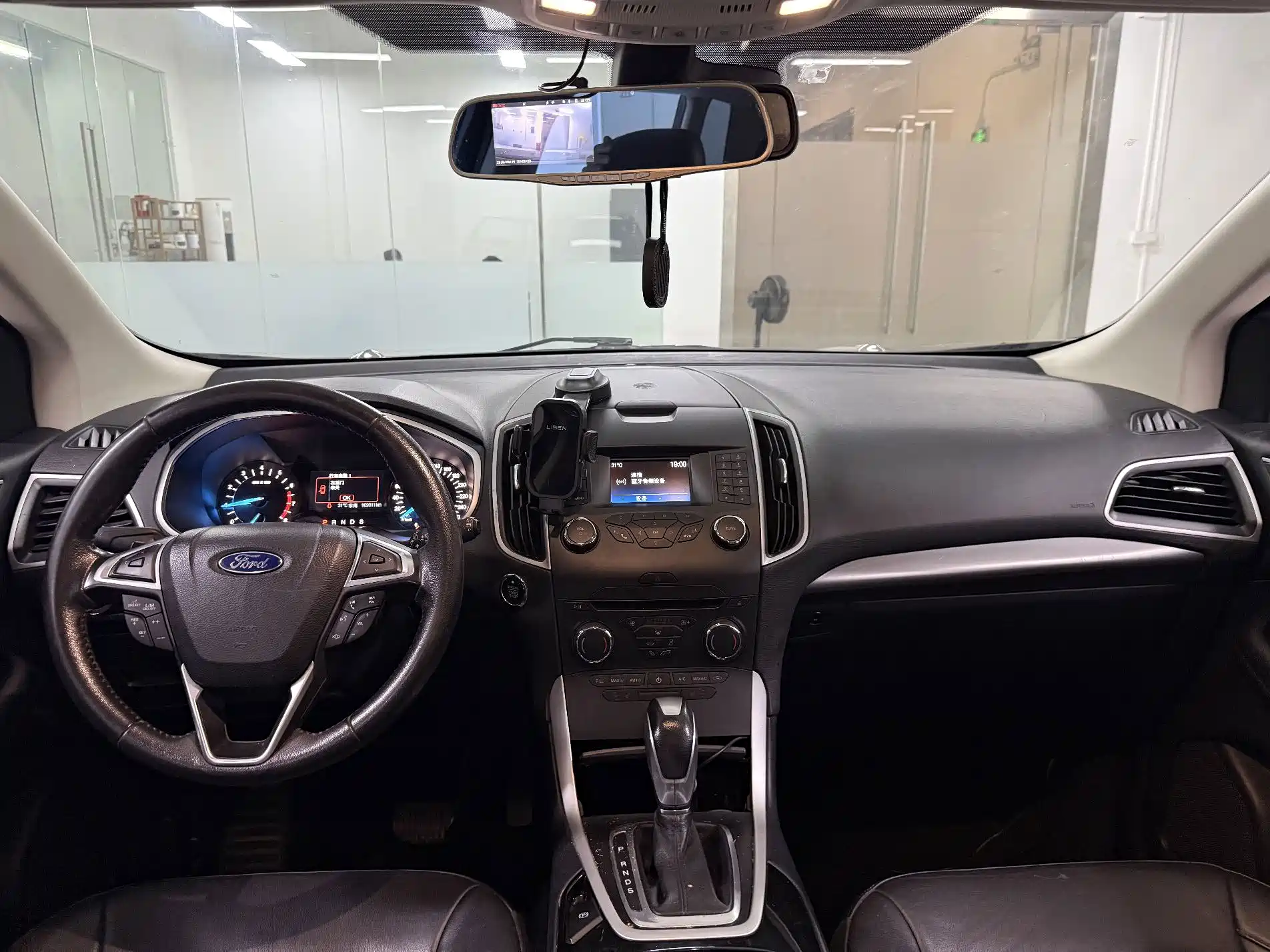 Фото 16 - Ford Edge