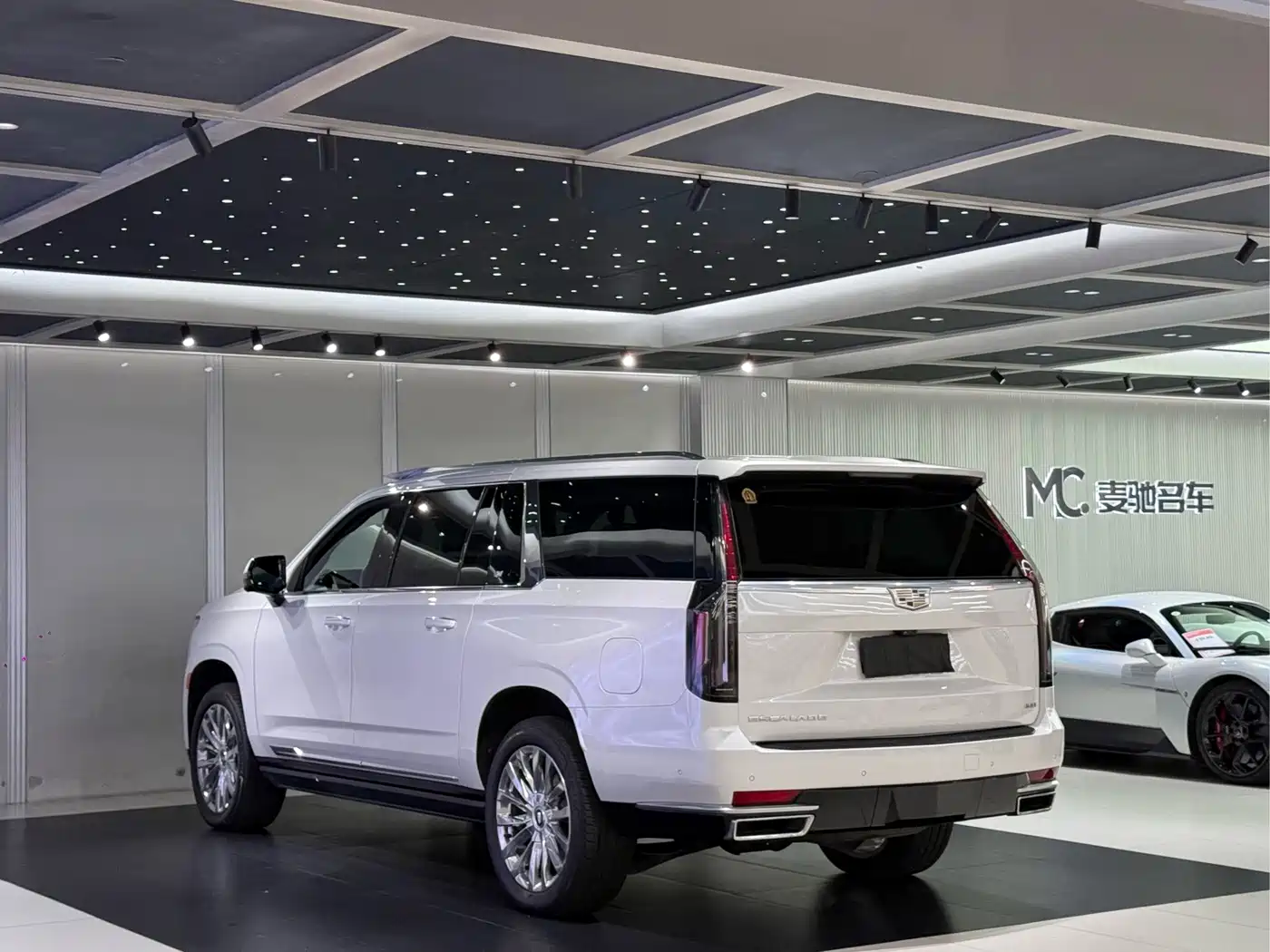 Cadillac Escalade 2022 2021 ESV Platinum Extended Version