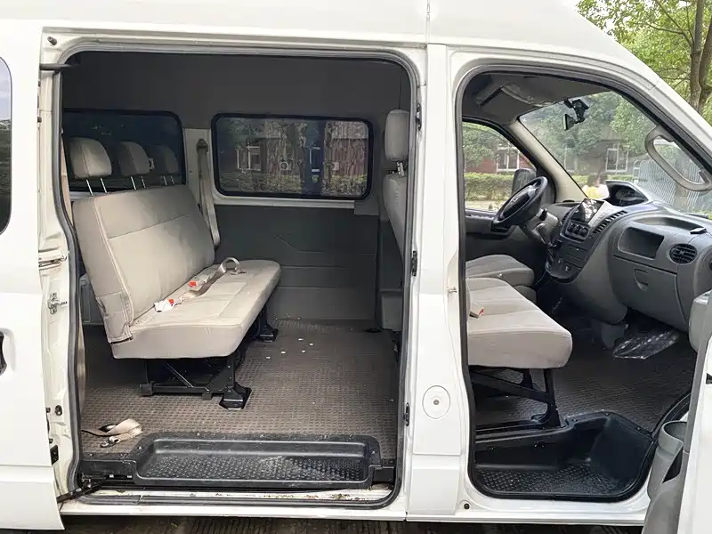 SAIC Maxus Xintu V80 2014 2.5T Aoyun Short Wheelbase Medium Roof фото 12