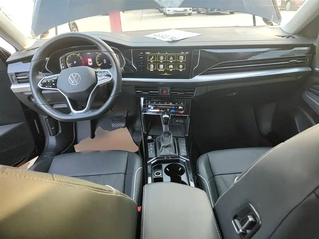 Volkswagen Passat 2022 330TSI Luxury Edition фото 10
