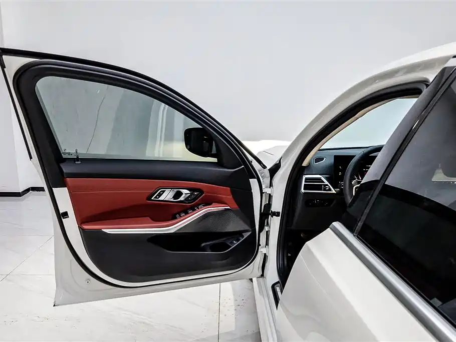 BMW 3 Series 2025 325Li M Sport Package фото 6
