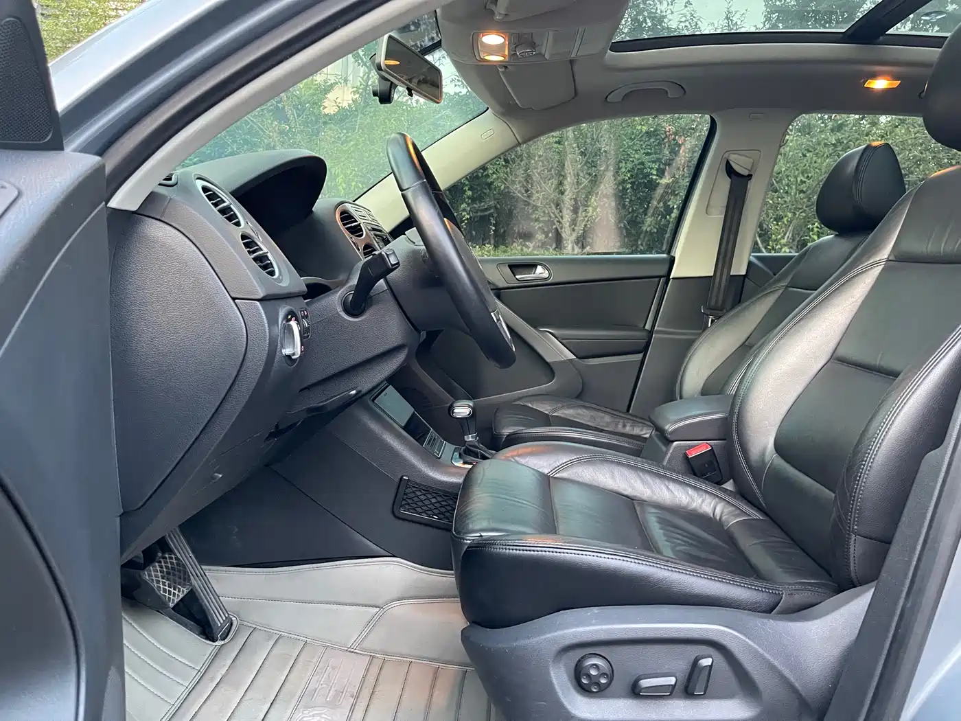 Volkswagen Tiguan 2010 2.0TSI Automatic 4WD Elite фото 10
