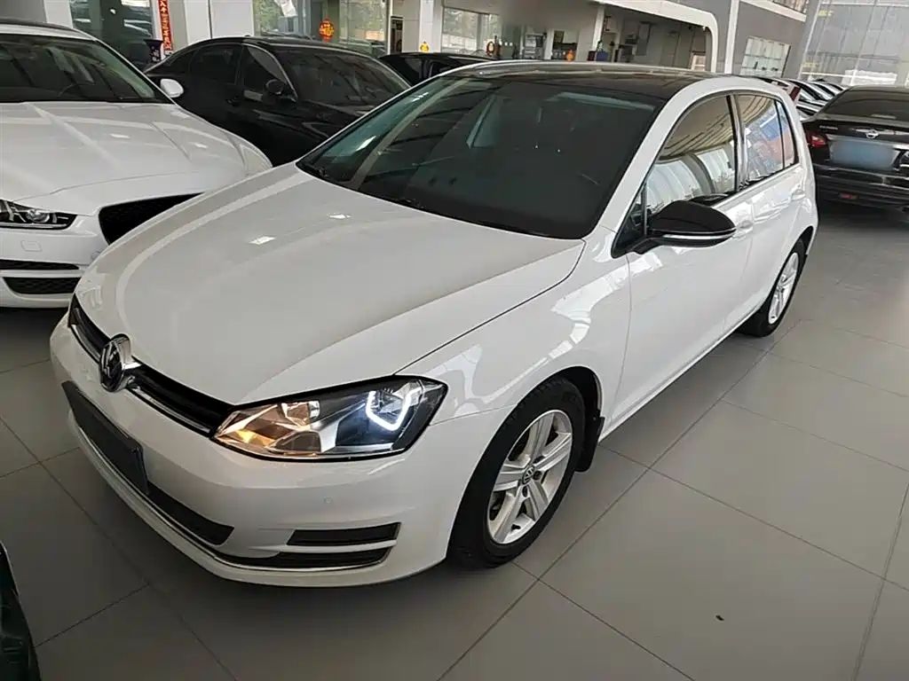 Volkswagen Golf 2017 1.6L Auto Comfort Millionth Edition фото 2