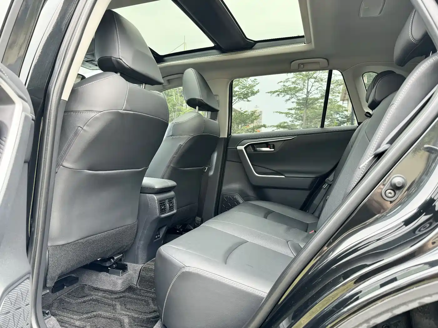 Toyota RAV4 Rongfang 2023 2.0L CVT FWD Style Plus Edition фото 30