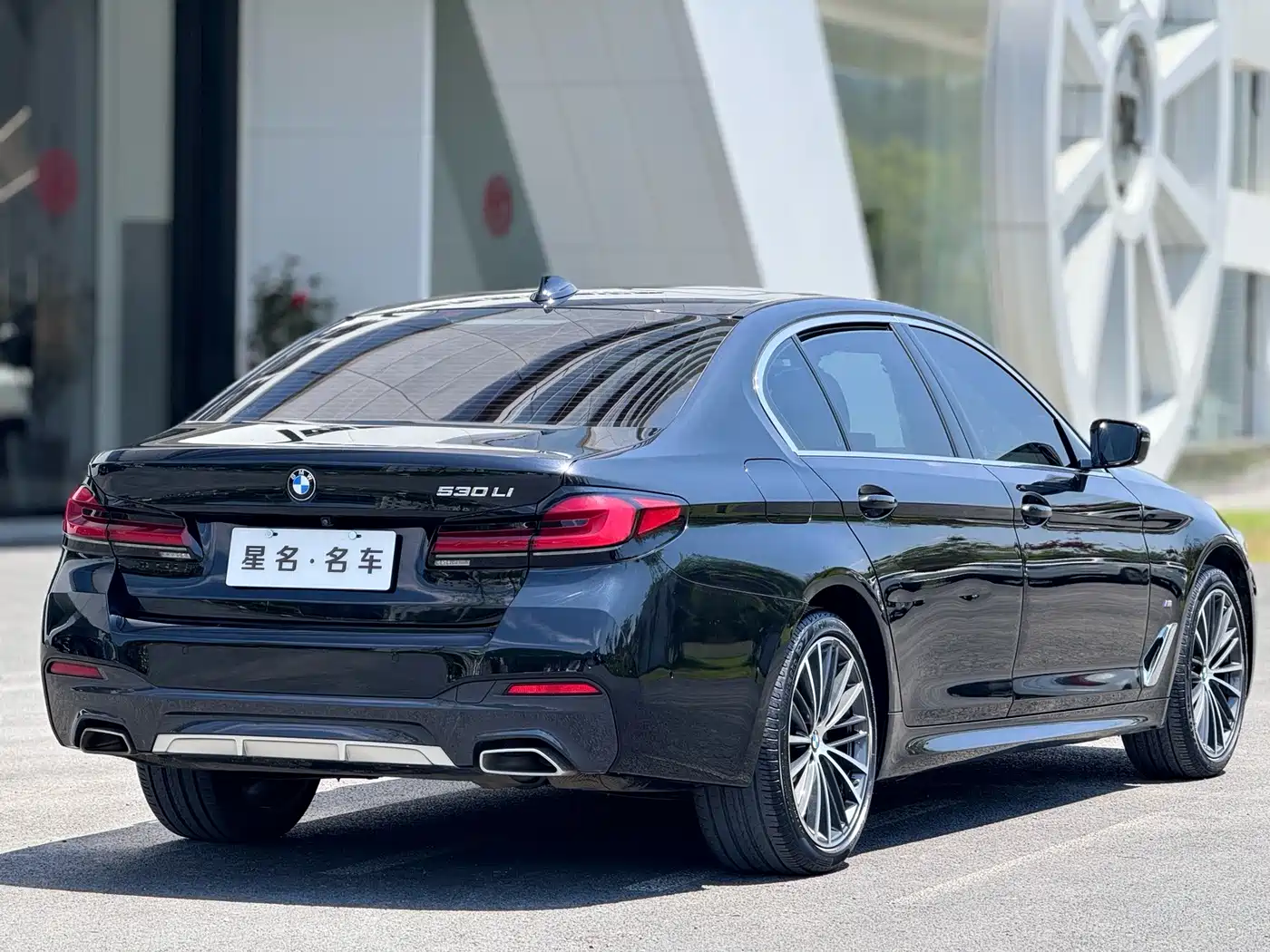 BMW 5 Series 2021 530Li Leading M Sport Package фото 15