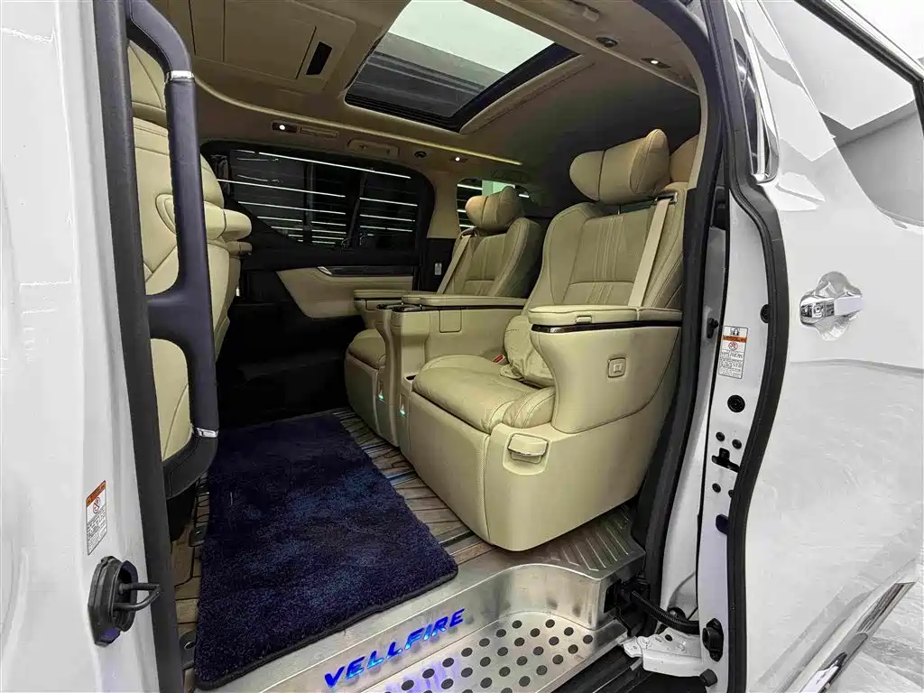 Фото 9 - Toyota Vellfire
