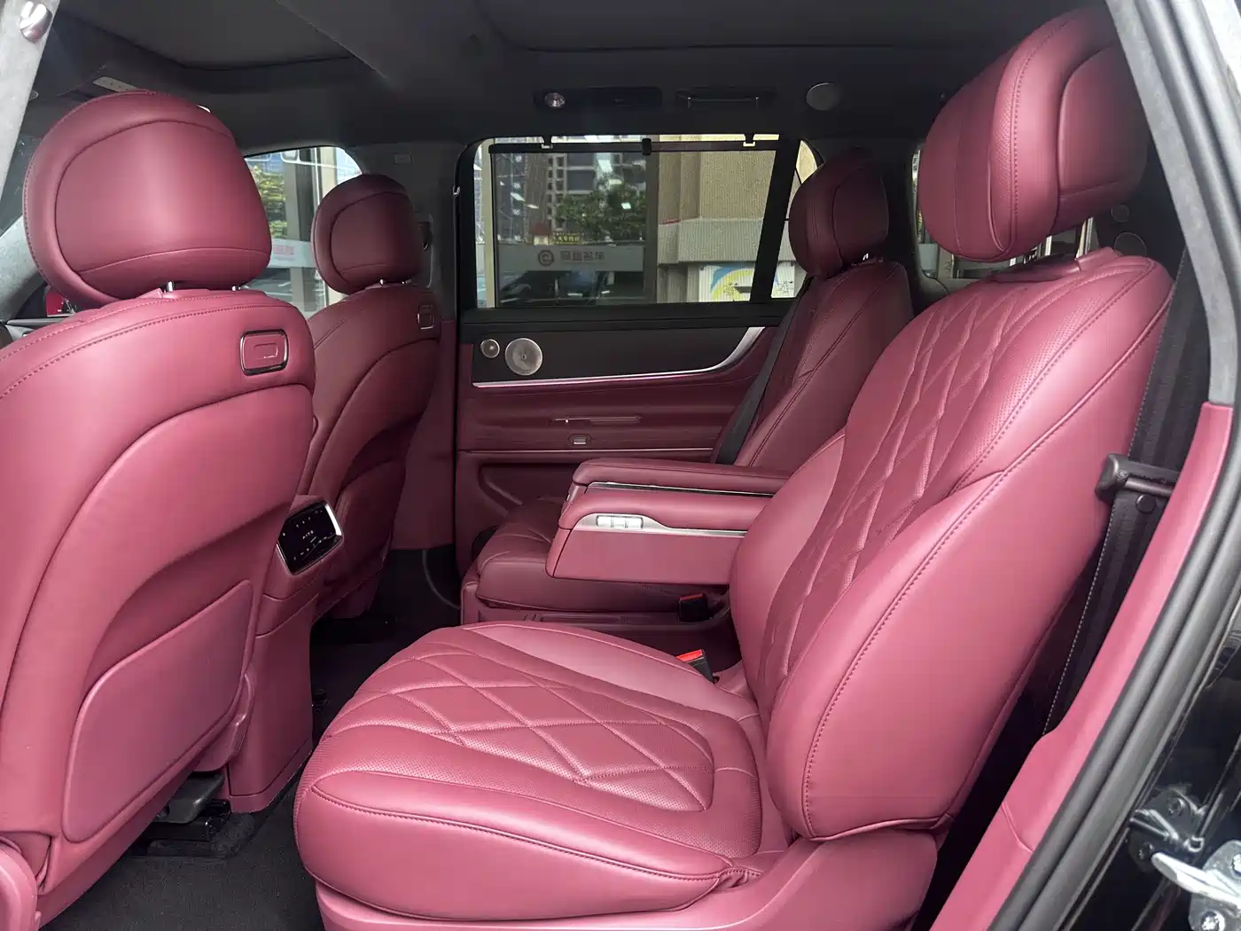 AITO Wenjie AITO M9 2024 Pure Electric Max Edition 100kWh 6-Seater фото 13