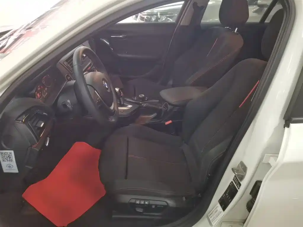BMW 1 Series (Import) 2013 Facelift 118i Sport Model фото 15