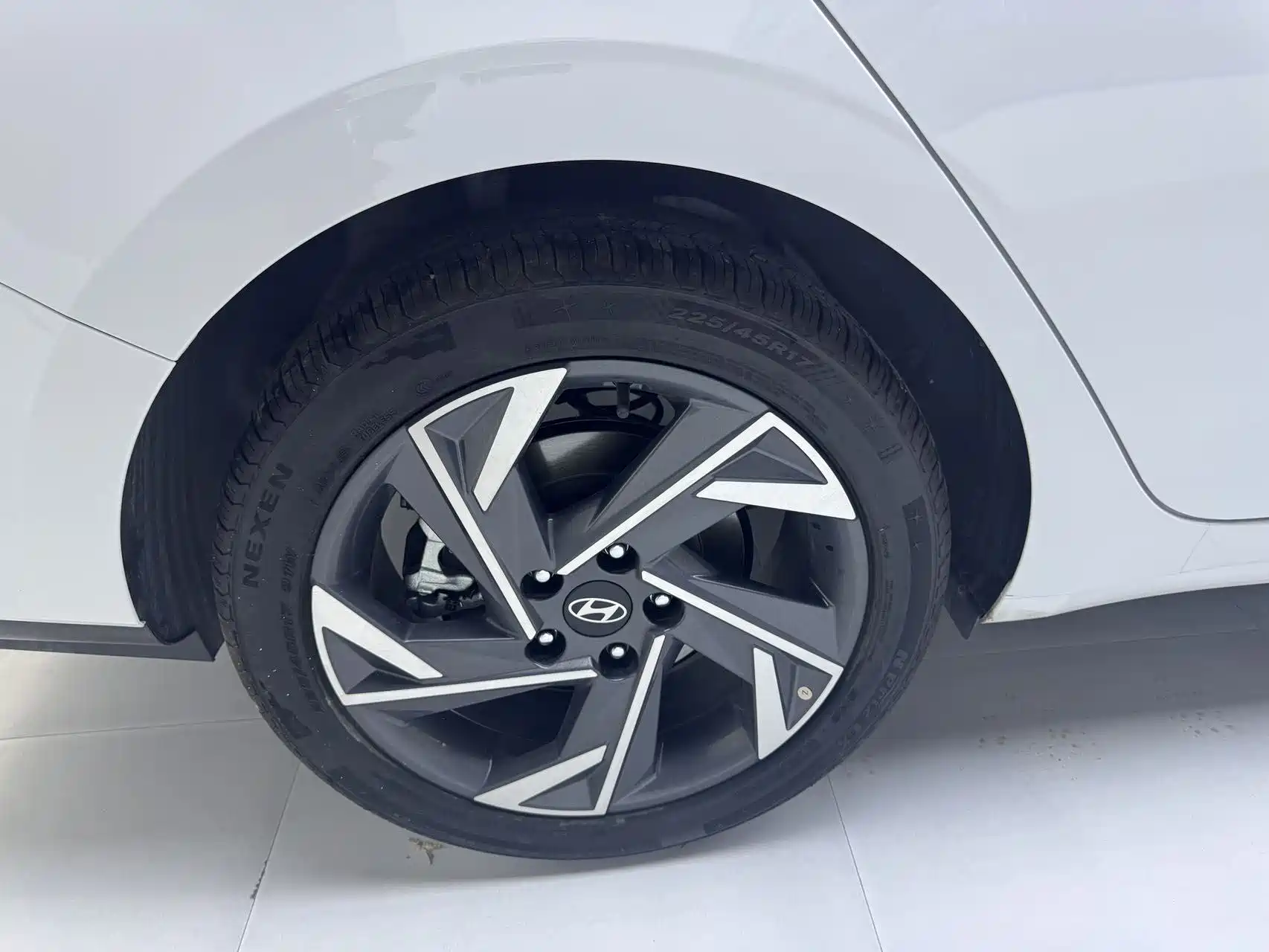 Photo 14 - Hyundai Elantra