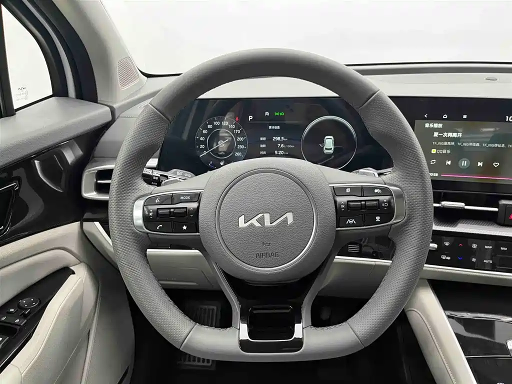 KIA LION PLATINUM EXPANDS THE WORLD