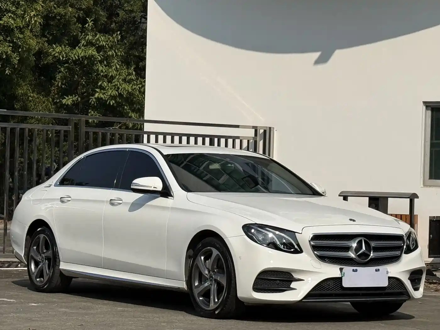 Mercedes-Benz E-Class 2016 E 300 L Sport Fashion Type фото 3