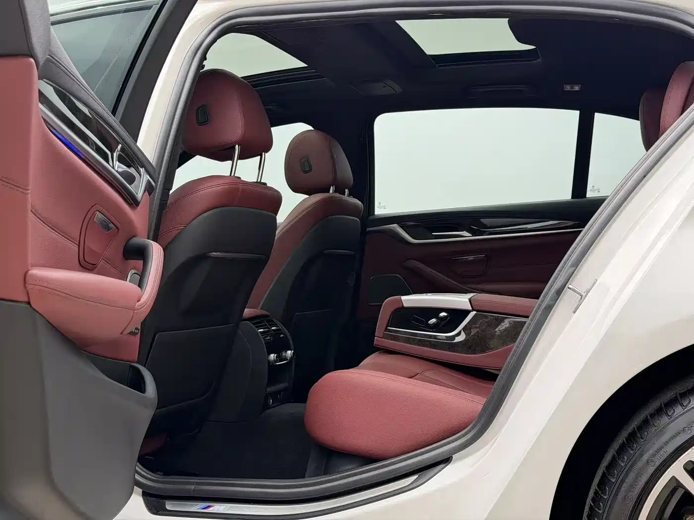 BMW 5 Series 2019 530Li Premium M Sport Package фото 6