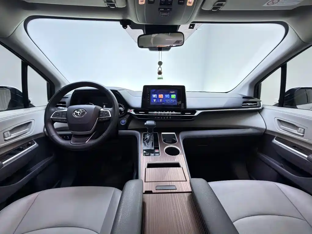 Toyota Granvia 2024 2023 2.5L Hybrid Comfort Edition