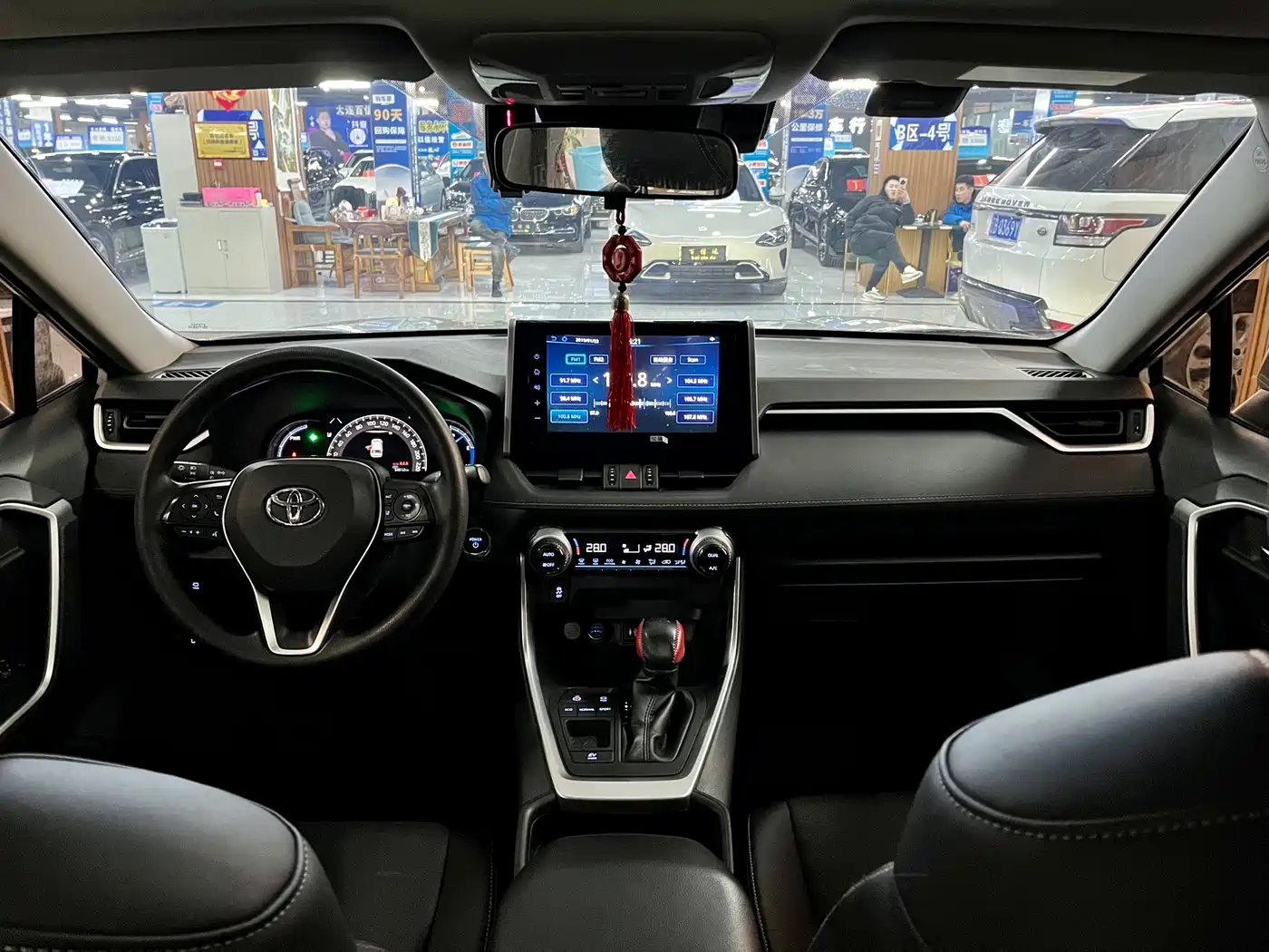 Toyota RAV4 Rongfang 2020 Hybrid 2.5L E-CVT 2WD Elite Edition фото 12