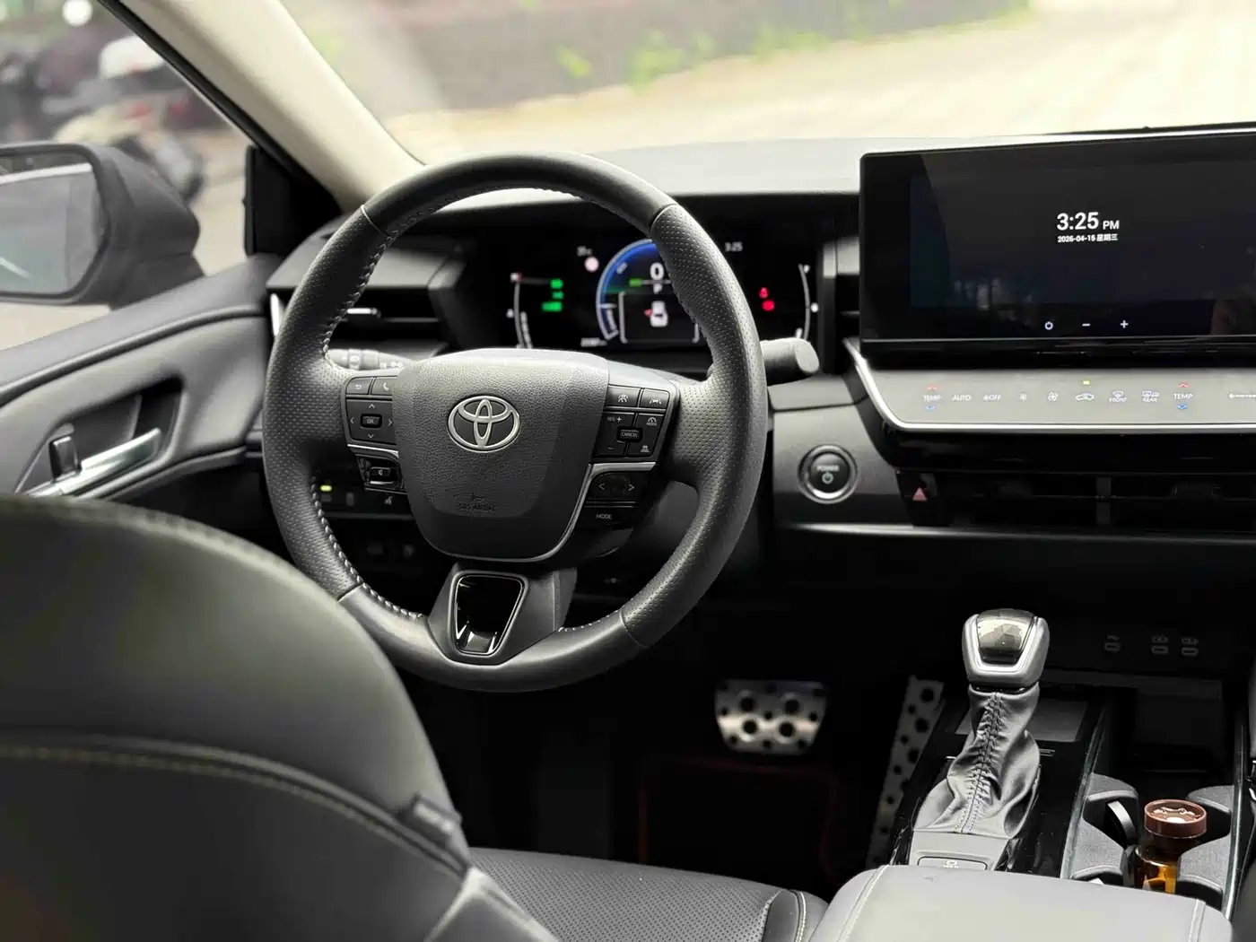 Toyota Camry 2026 Hybrid 2.0HSE Sport Lite Edition фото 8