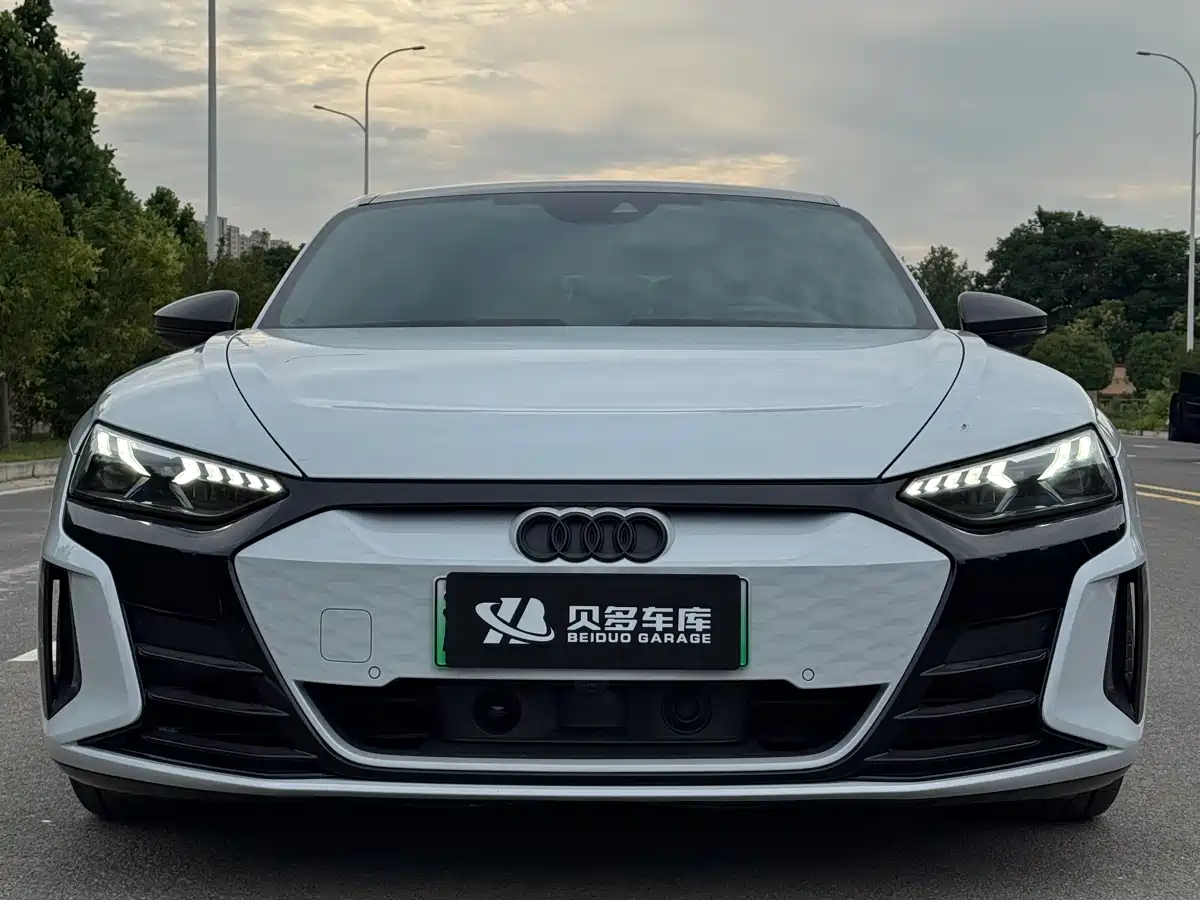 Audi RS e-tron GT 2023 Base Model фото 6