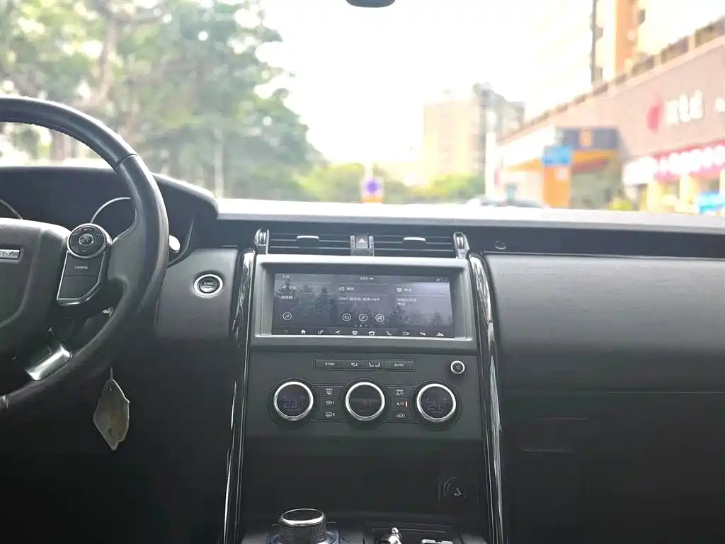 Land Rover Discovery 2017 3.0 SC V6 SE фото 8