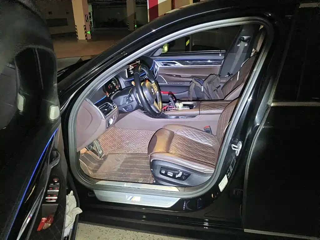 Photo 8 - BMW 7 Series