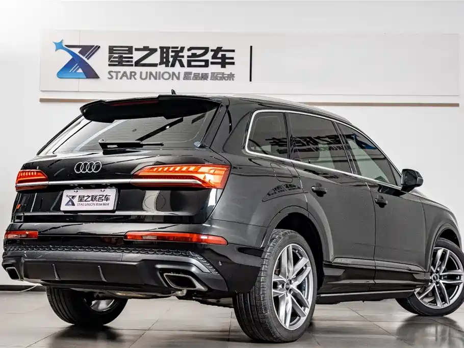 Audi Q7 2024 45 TFSI quattro S line Sport фото 6