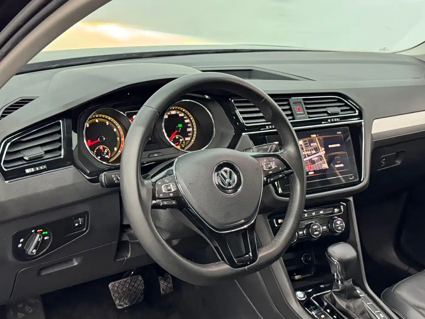 Volkswagen Tiguan L 2019 Facelift 330TSI Auto 2WD Panorama Comfort China VI фото 7