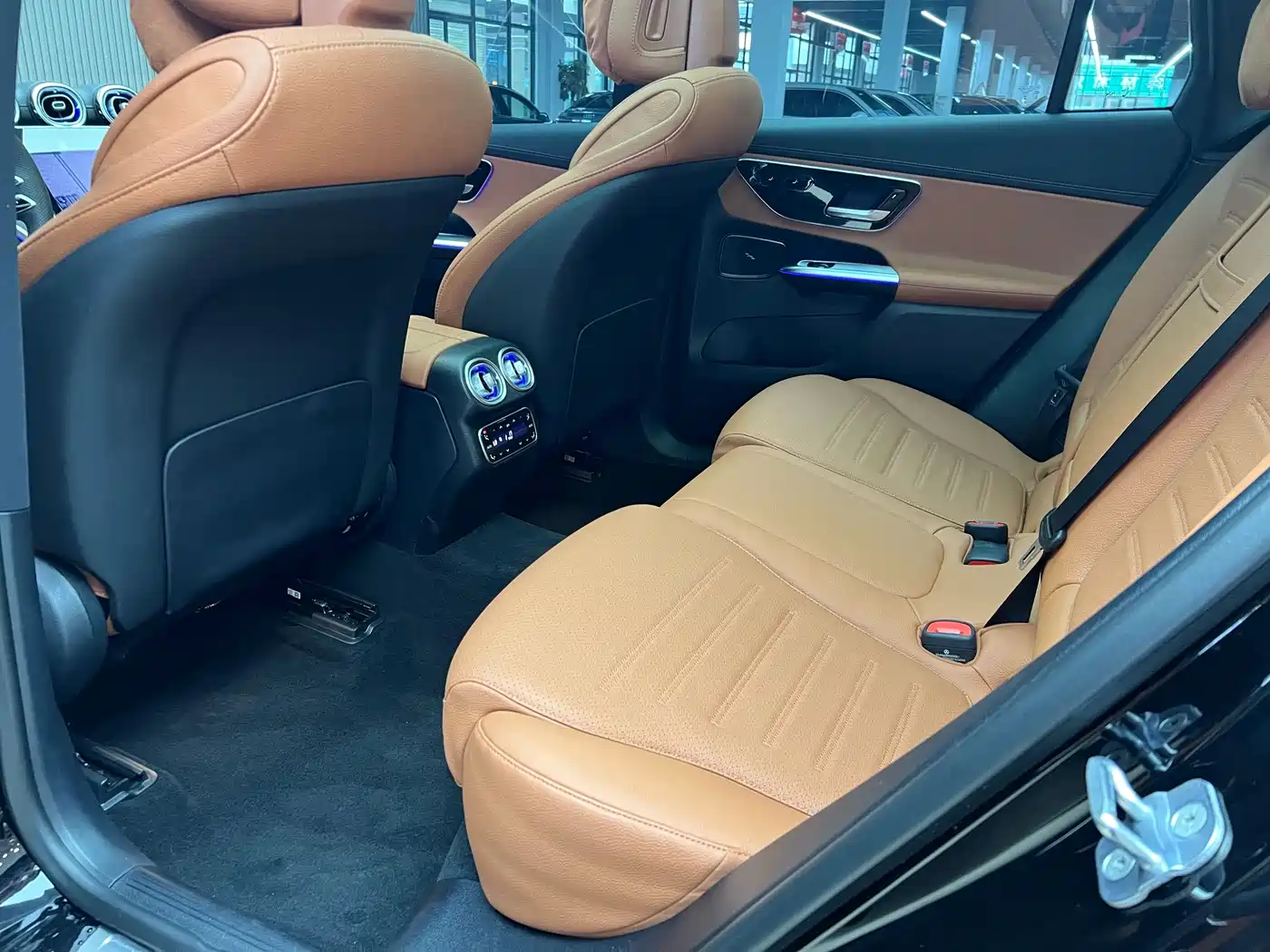 Mercedes-Benz GLC 2025 Model Year GLC 260 L 4MATIC Luxury фото 11