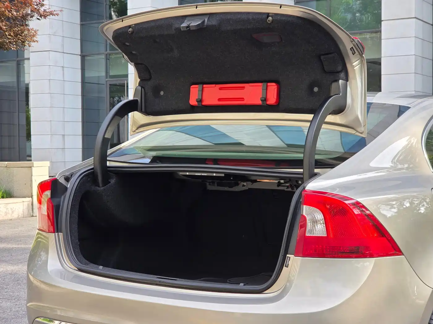 Фото 8 - Volvo S60