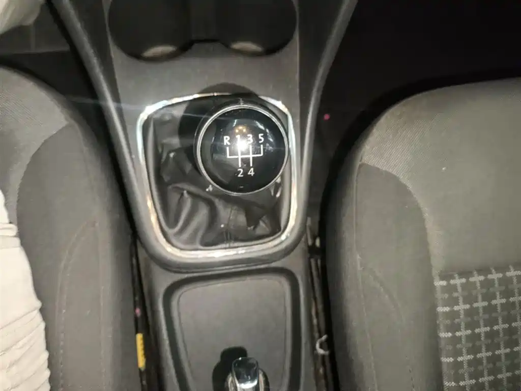 Volkswagen Polo 2016 1.6L Manual Comfort фото 14