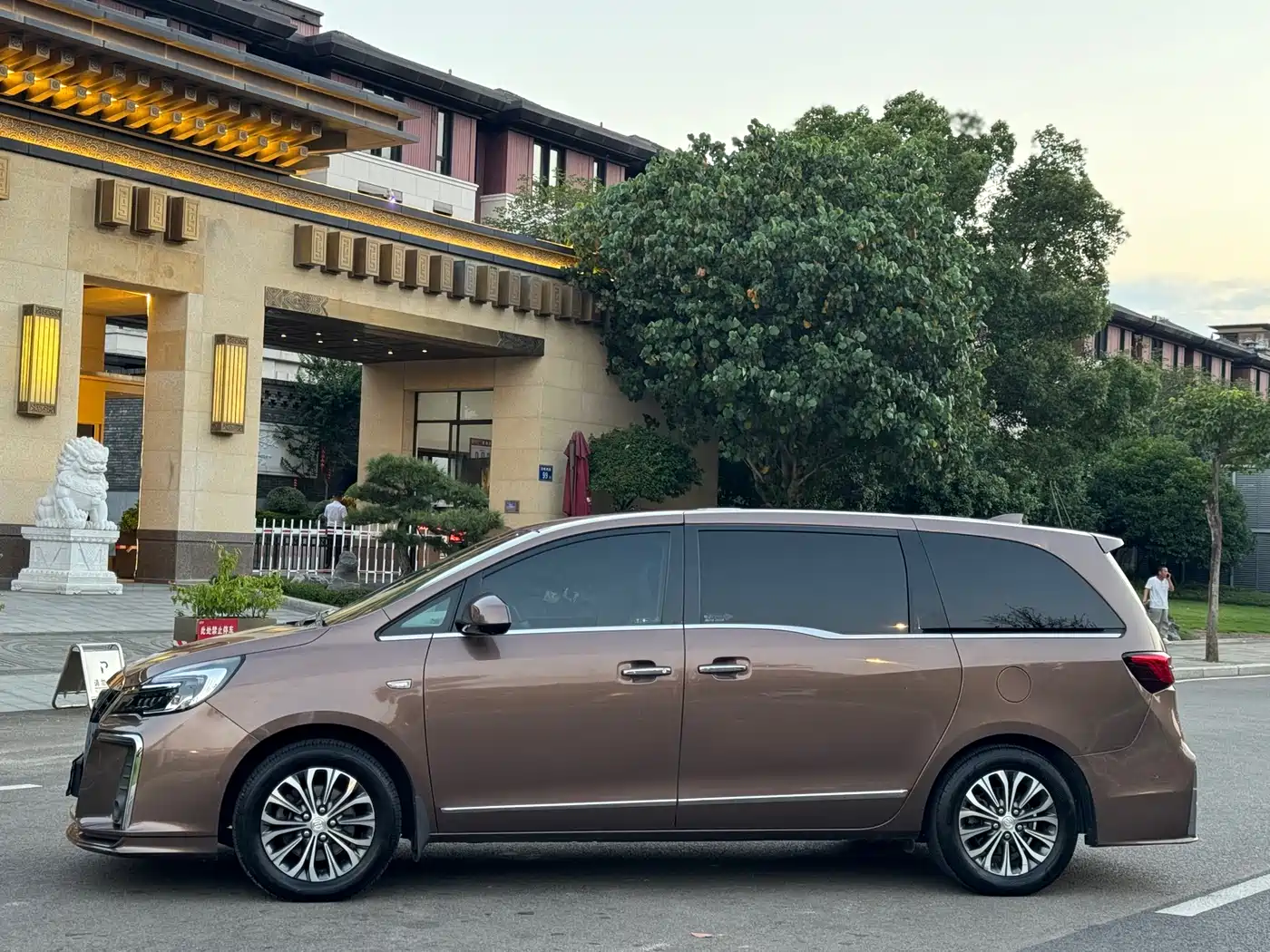 Buick GL8 2020 Land Business Class 652T Premium фото 13
