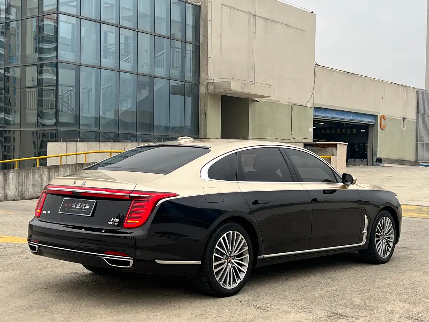 Hongqi H9 2022 2.0T Smart Connect Flag Enjoy Edition фото 9