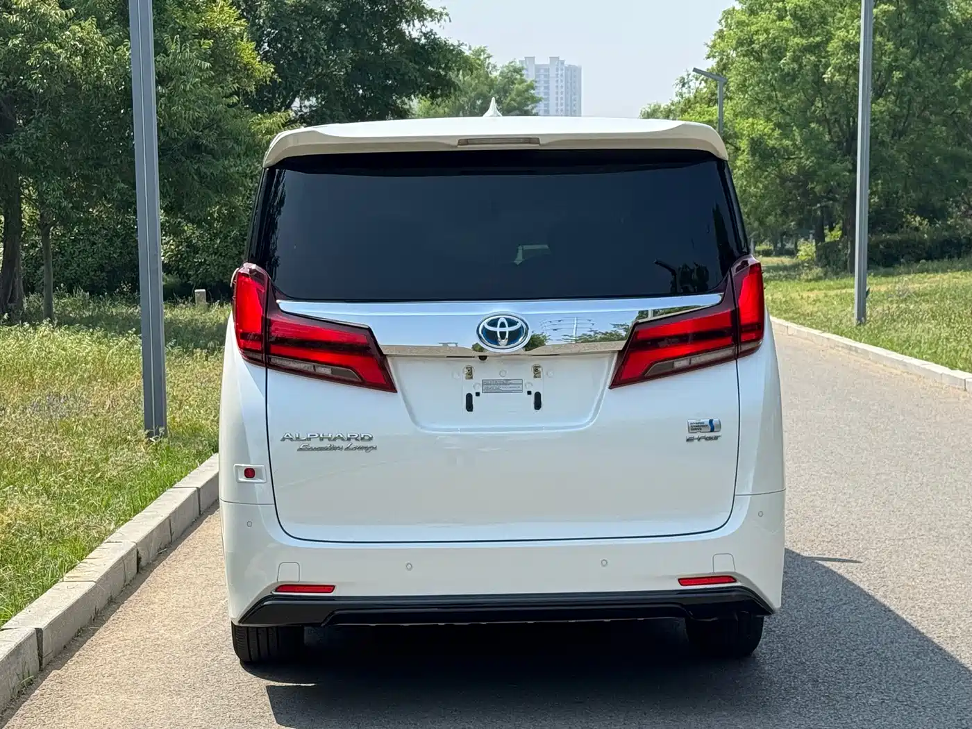 Toyota Alphard 2021 Hybrid 2.5L Premium фото 15