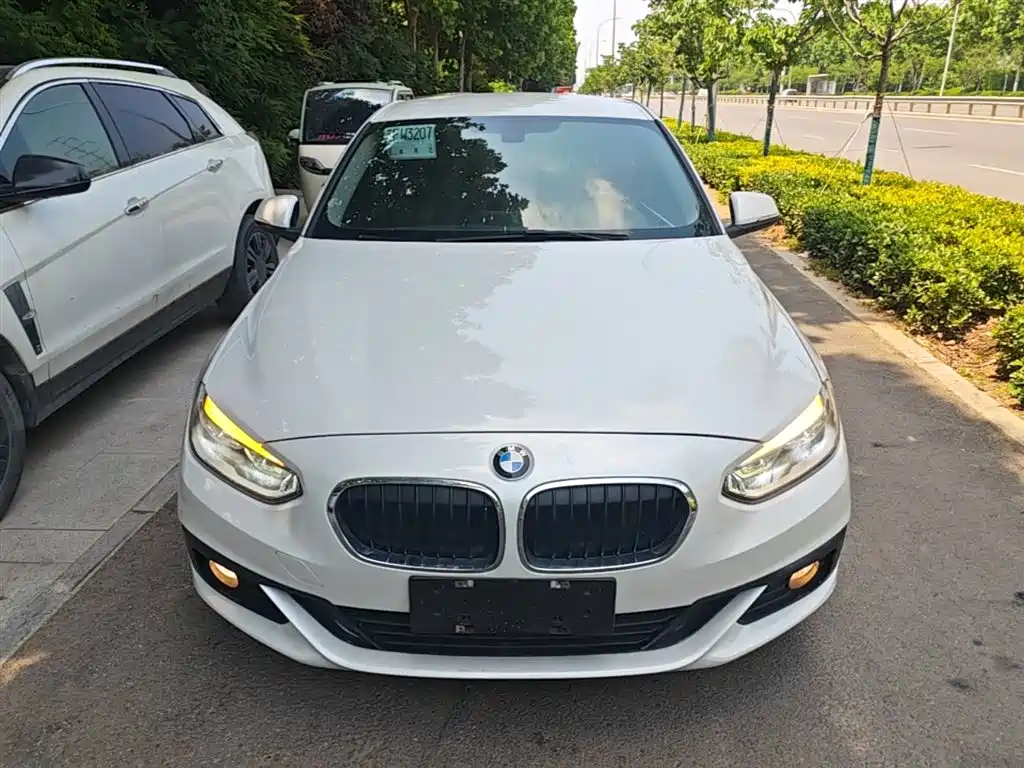 BMW 1 Series 2019 118i Fashion Edition фото 3
