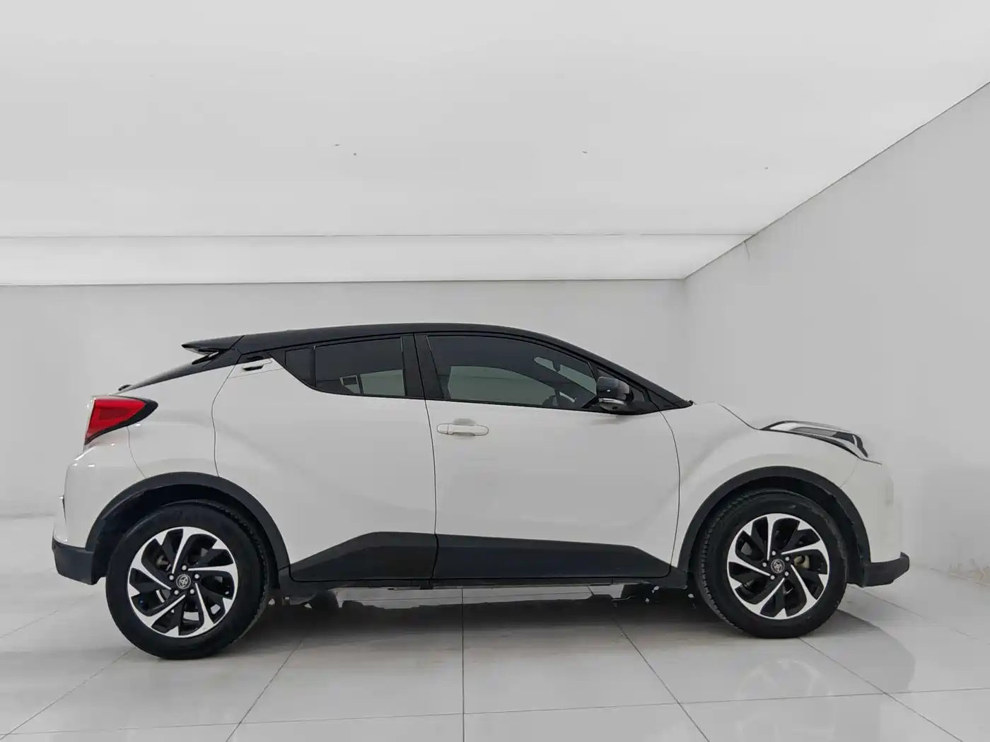 Toyota IZOA 2020 2.0L Yi Xiang Edition фото 7