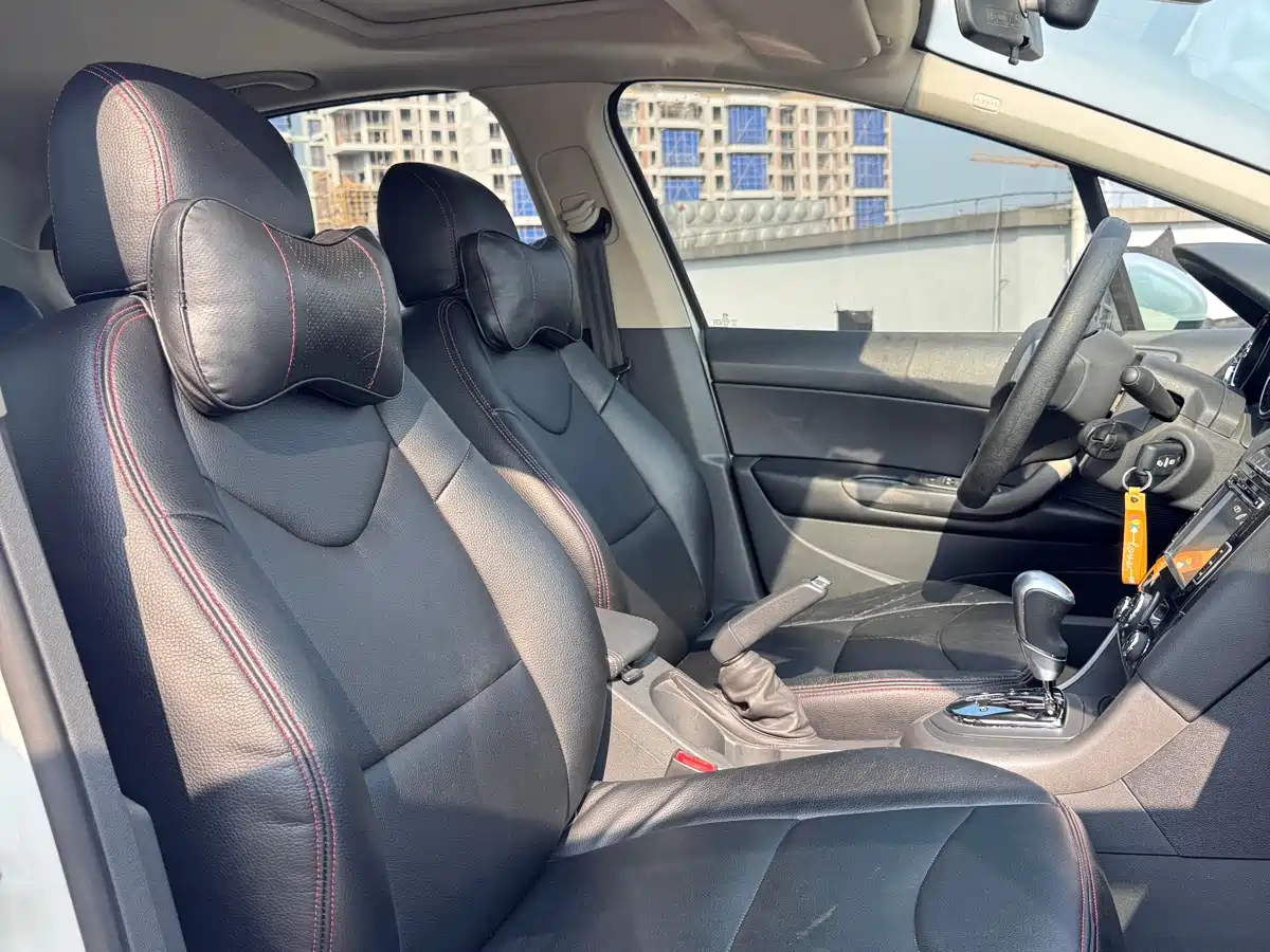 Peugeot 408 2013 2.0L Automatic Luxury Edition фото 8