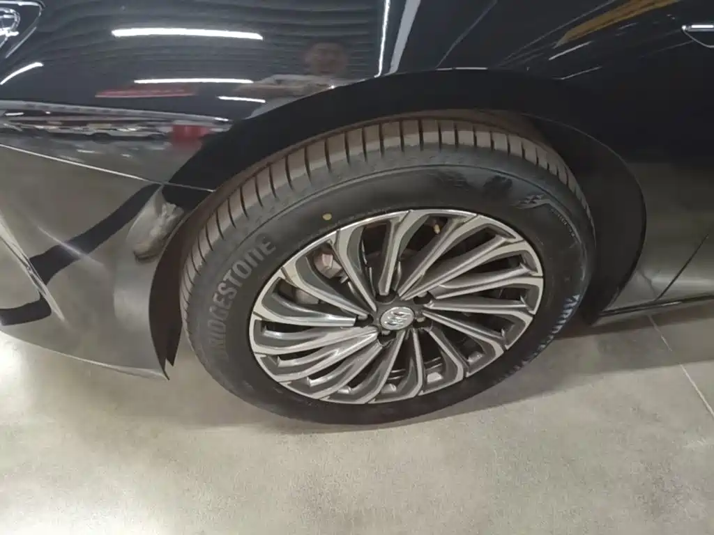 Photo 23 - Buick LaCrosse