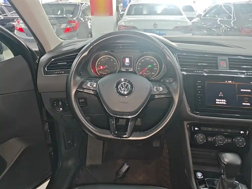 Volkswagen Tiguan L 2019 330TSI Automatic 2WD Panorama Comfort Edition China VI фото 11