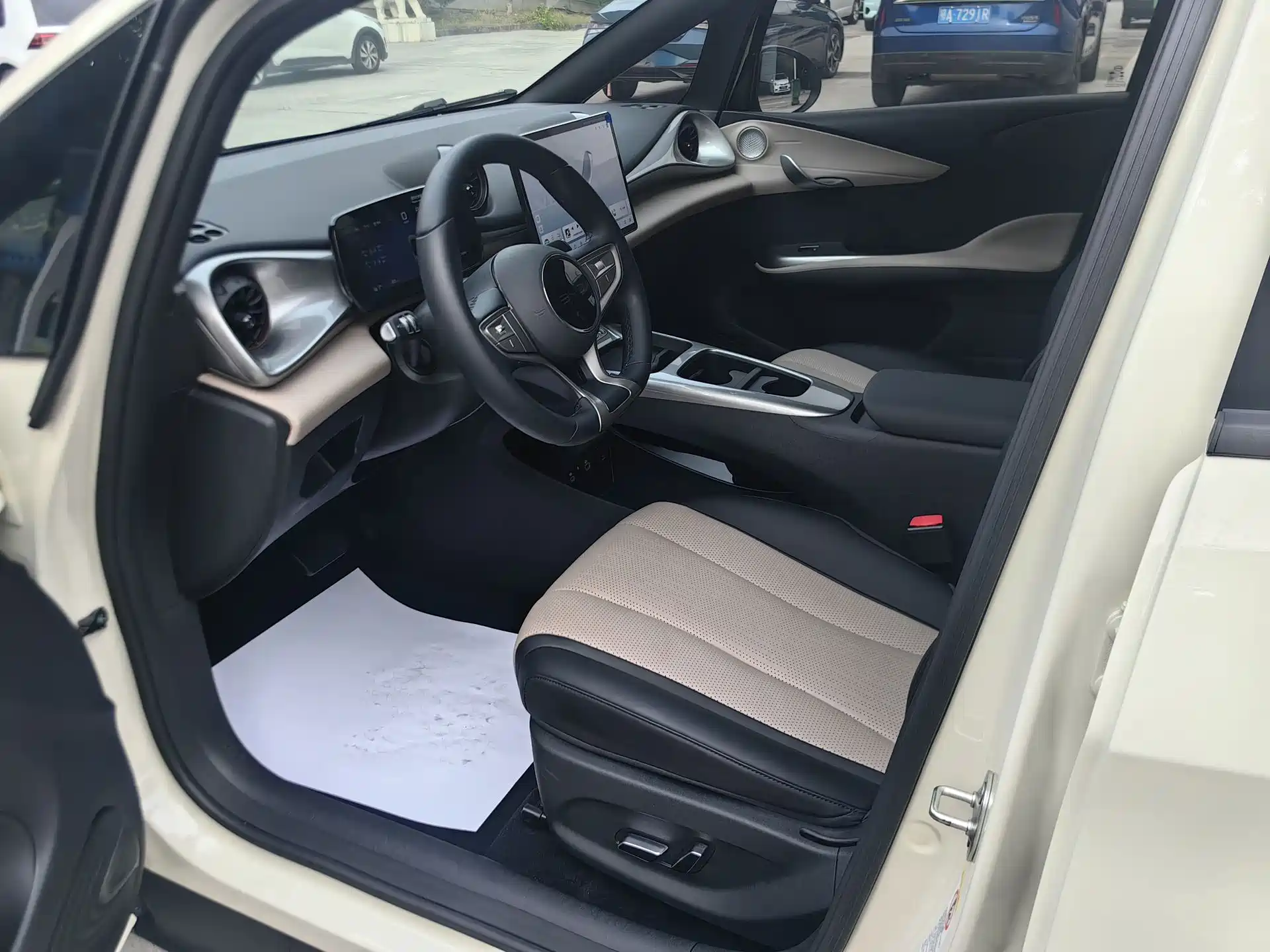 Photo 4 - BYD Dolphin