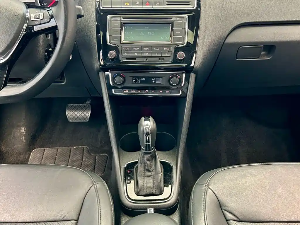 Volkswagen Polo 2014 2014 1.6L Automatic Luxury Edition