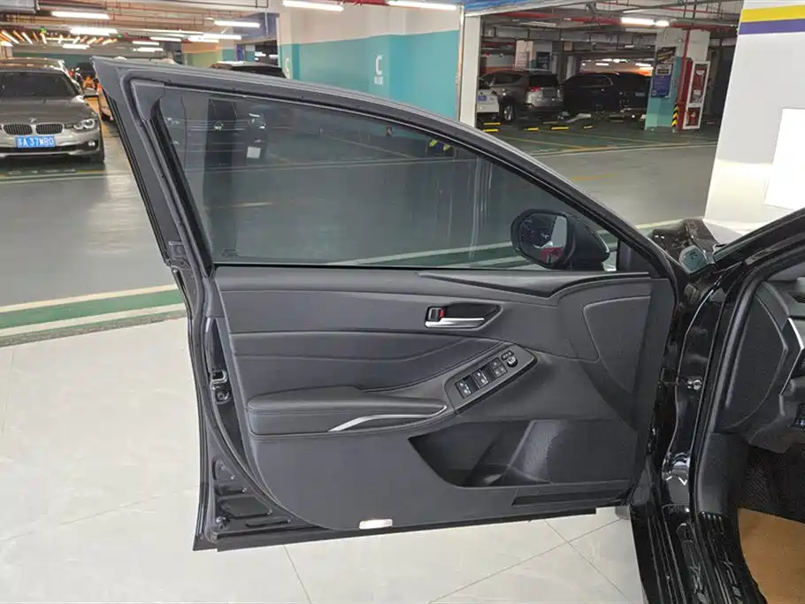 Toyota Avalon 2023 Hybrid 2.5L Luxury Edition фото 7