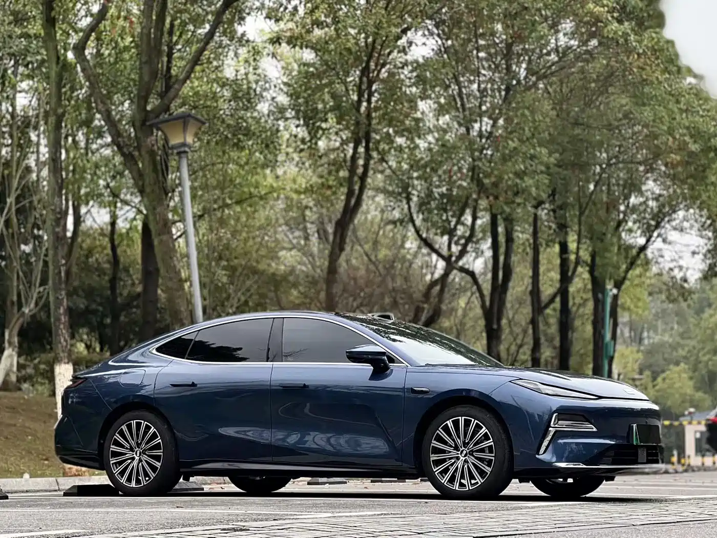 Geely Galaxy Galaxy Xingyao 8 2025 130km EM-P Starship Edition фото 3