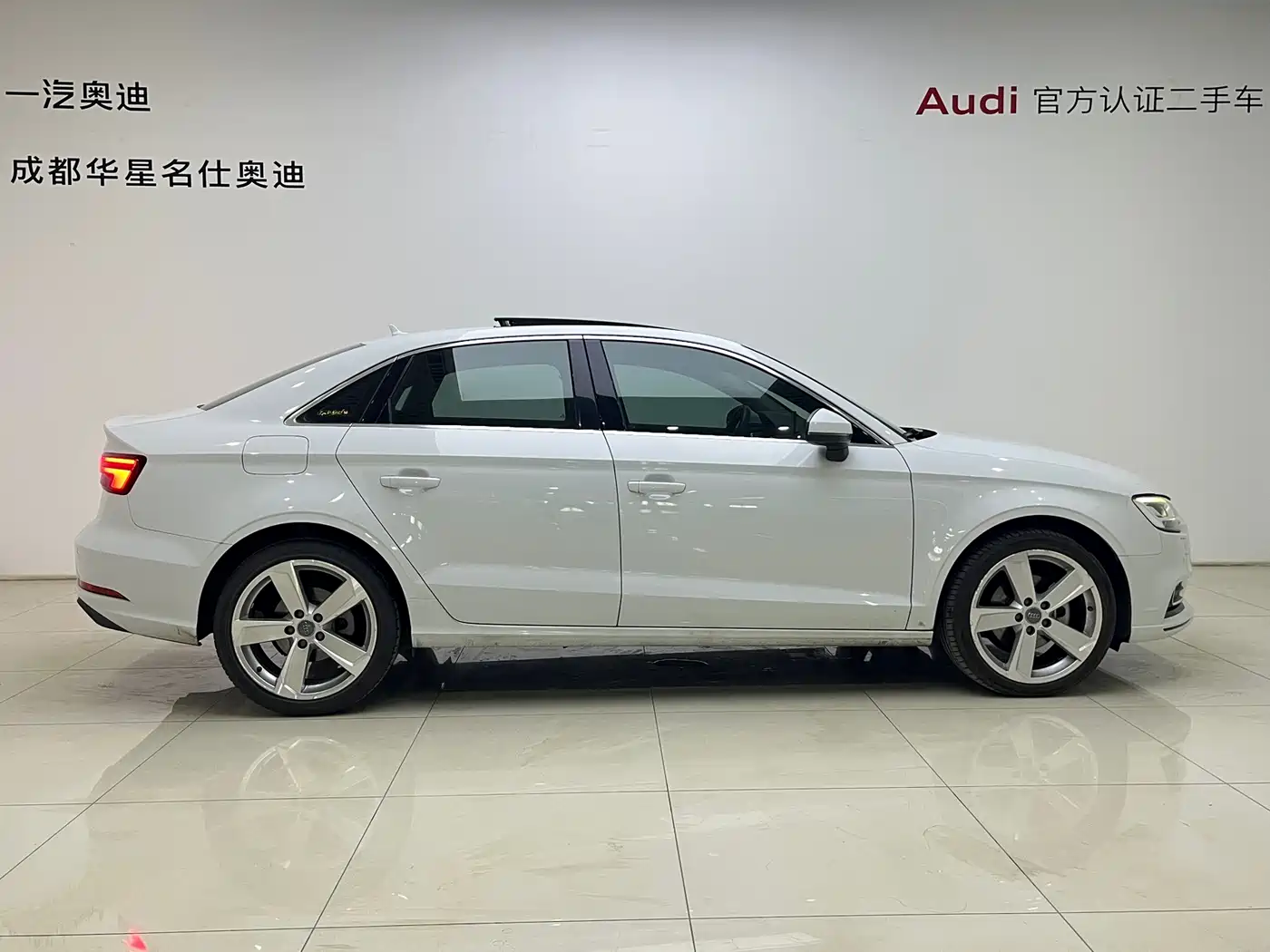 Audi A3 2018 30th Anniversary Limousine 35 TFSI Style фото 3